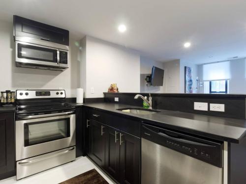 Cheery 1-BR in the of Shaw 2 blocks to subway - image 5