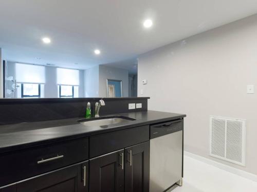 Cheery 1-BR in the of Shaw 2 blocks to subway - image 11