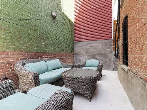 Cheery 1-BR in the of Shaw 2 blocks to subway - image 7