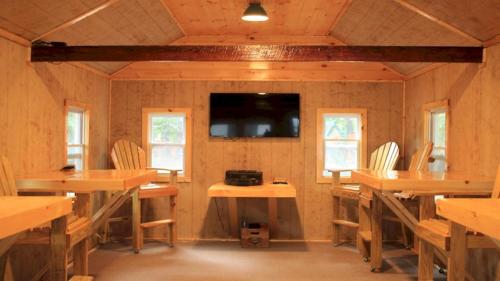 Зовнішній вигляд готелю, The Elms Waterfront Cottages in Лейк Лузерн