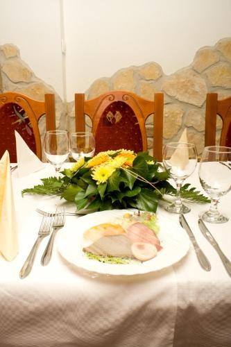 Food and beverages, Central Apartman in Ovaros