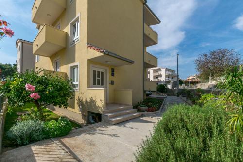 Apartments Srecko Dugi Rat 