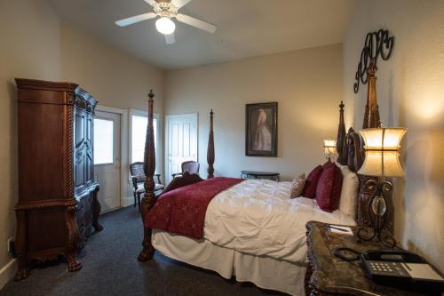 171262455 Gruene River Hotel & Retreat