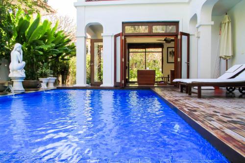 Villa with Garden View image 10