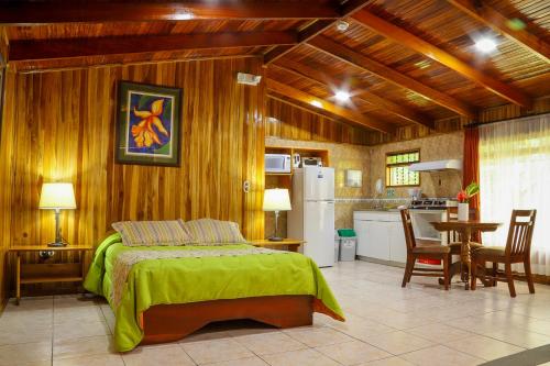 Los Pinos Cabins & Reserve