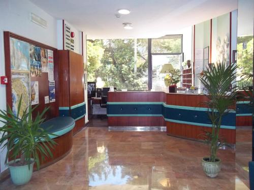 Shared lounge/TV area, Hotel Rivabella in Gallipoli