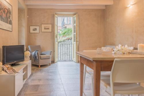 Del Duca Apartment 4