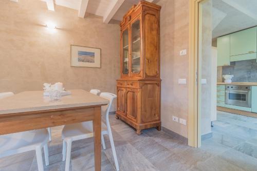 Del Duca Apartment 5