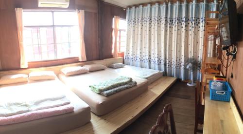 ซอยห้า โฮมสเตย์ เชียงคาน Room Type - Standard Family Room