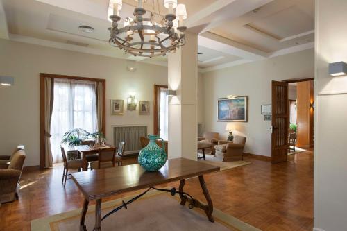 ห้องส่วนกลางสำหรับนั่งเล่น/ดูทีวี, ปาราดอร์ เด เตรูเอล (Parador de Teruel) in เทรูเอล