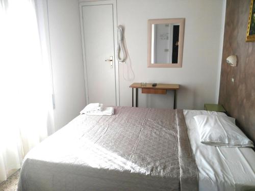 Standard Double Room with Fan image 6