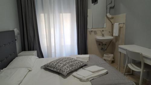 Hotel Milano Room Type - Standard Double Room with Shared Bathroom