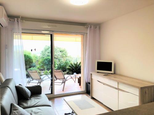 Appartement une chambre avec jardin dans residence avec piscine