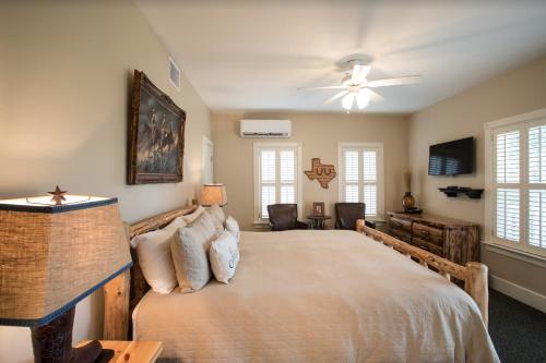 171358687 Gruene River Hotel & Retreat