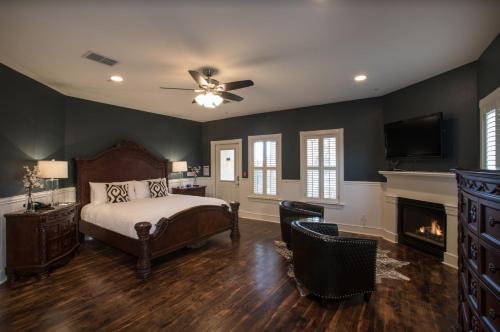 171360856 Gruene River Hotel & Retreat