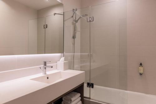 Bathroom, Best Western Select Hotel in Boulogne-Billancourt