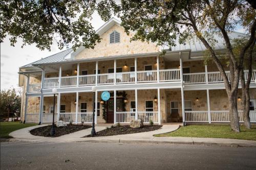 Gruene River Hotel & Retreat