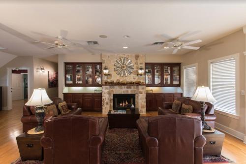 171363135 Gruene River Hotel & Retreat