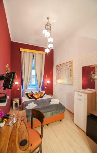 Double Room with Shared Toilet image 10