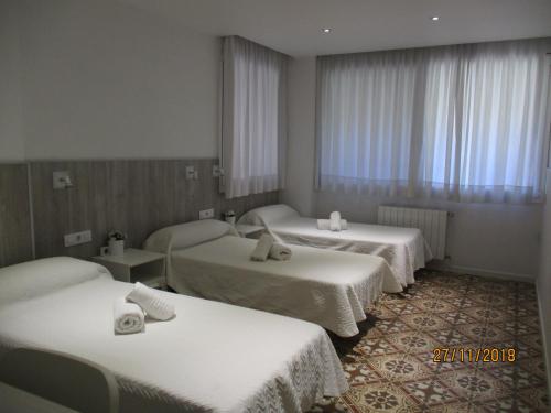Hostal Nova Barcelona - image 12