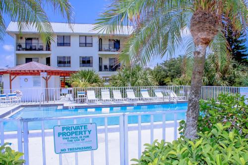 Absolute Anna Maria-Private Beach Access-Heated Pool-Water Views From Every Room