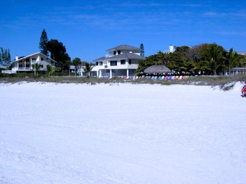 Absolute Anna Maria-Private Beach Access-Heated Pool-Water Views From Every Room