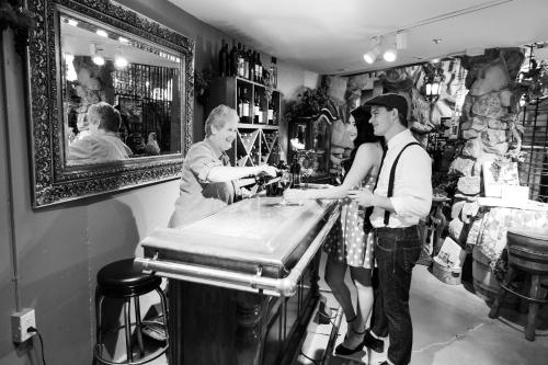 17138380 Madonna Inn