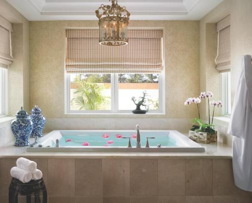 Spa, 西湖村四季酒店 (Four Seasons Hotel Westlake Village) in 西湖村