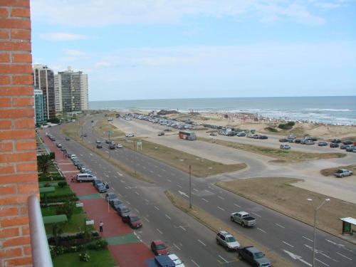 DEPTO FRENTE AL MAR - PUNTA DEL ESTE - Uruguay - image 4
