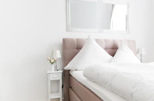 DROY by ROCKCHAIR Apartments l SUPERHOST Status l 2 Bedroom Boxspringbeds next to Center Kurfürstendamm - Cozy Family & Business Flair welcomes you!, Berlino (foto 9)