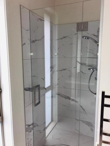 حمام, Modern Self Contained Apartment in Riverhead in ريفيرهيد