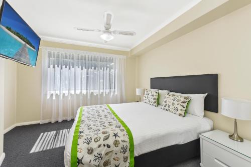 Flynns Beach Resort Flynns Beach Resort is perfectly located for both business and leisure guests in Port Macquarie. The hotel offers a high standard of service and amenities to suit the individual needs of all travelers