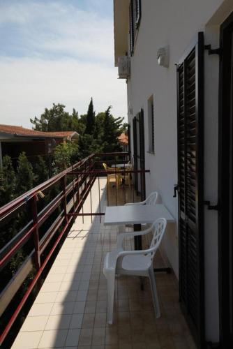 Triple Room Starigrad 6591b - image 5