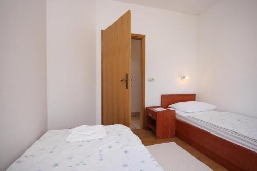 Apartment Stara Novalja 6301b - image 5