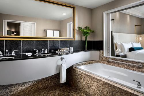 Fairmont Gold King Room