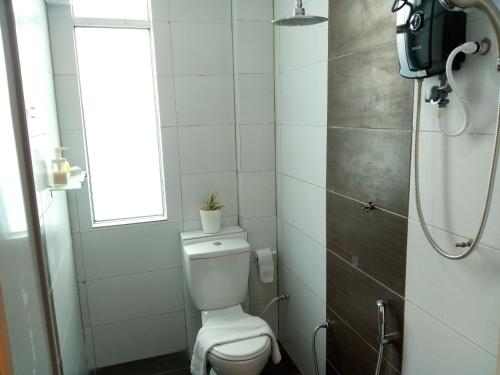 Standard Queen Room image 7