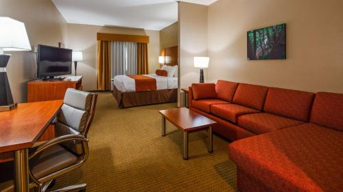 Best Western Plus Finger Lakes Inn & Suites - image 3