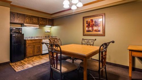 Best Western Plus Sidney Lodge - image 13