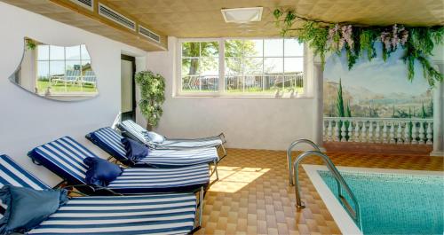Peldbaseins, Hotel Dolomitenblick in Renon