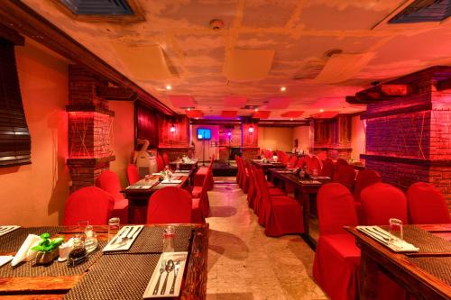 Restaurant, Cayam Hotel in Doha