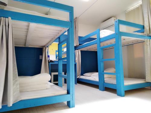 1 bunk bed