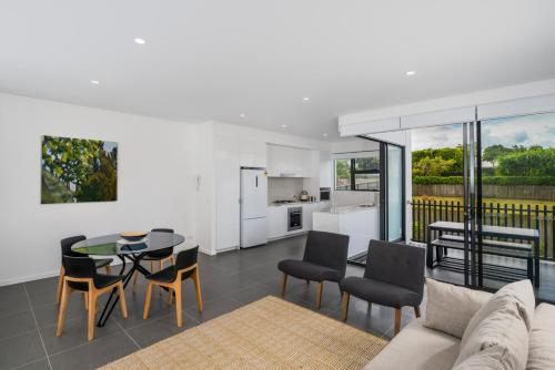 Oxford Steps - Executive 2BR Bulimba Apartment Across from the Park on Oxford St - image 3