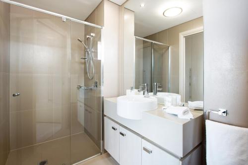 The Junction Palais - Modern and Spacious 2BR Bondi Junction Apartment Close to Everything - image 4