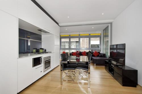 Little New York on Riley - Executive 1BR Darlinghurst Apartment with New York Laneway Feel - image 7