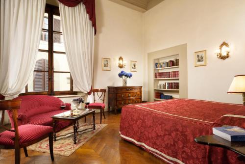 Deluxe Double or Twin Room image 9