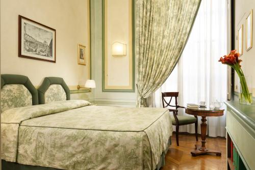 Double or Twin Room image 7