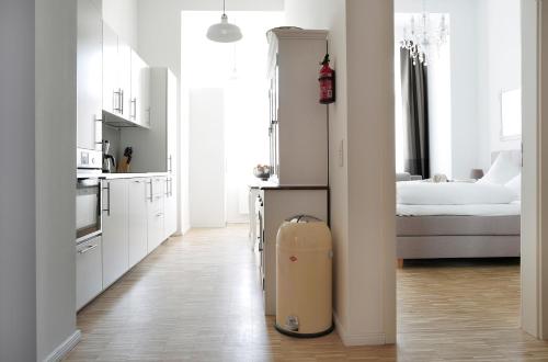 SC 02 by ROCKCHAIR Apartments l SUPERHOST Status l 4 Bedrooms Boxspringbeds 2 Bathrooms Balcony Elevator - Cozy Family & Business Flair welcomes you!, Berlin (Foto 9)