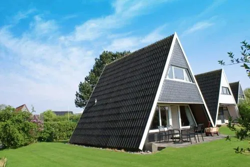 Zeltdachhaus mit W-LAN in Strandnähe in Damp, Deutschland
