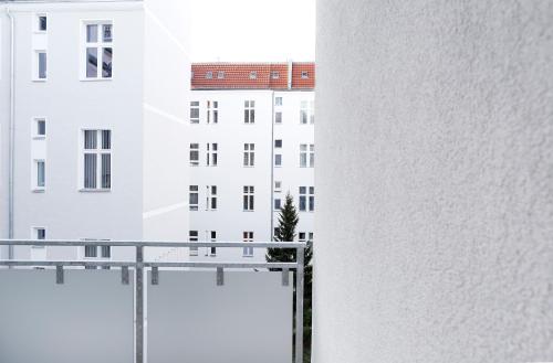 SC 02 by ROCKCHAIR Apartments l SUPERHOST Status l 4 Bedrooms Boxspringbeds 2 Bathrooms Balcony Elevator - Cozy Family & Business Flair welcomes you!, Berlin (Foto 11)