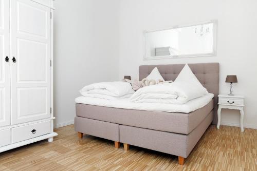 SC 02 by ROCKCHAIR Apartments l SUPERHOST Status l 4 Bedrooms Boxspringbeds 2 Bathrooms Balcony Elevator - Cozy Family & Business Flair welcomes you!, Berlin (Foto 5)